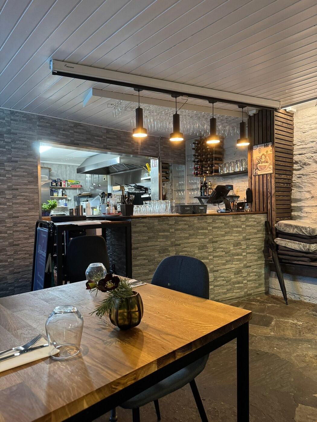 Inne i restauranten
